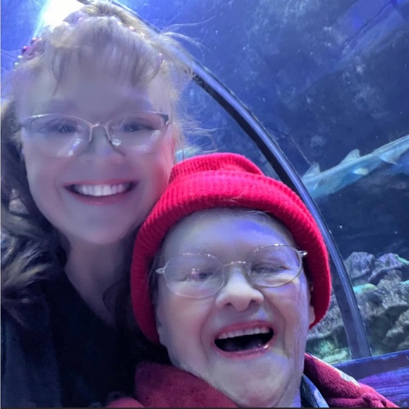 Meet your Posher, Deborah - Picture 2 of 7